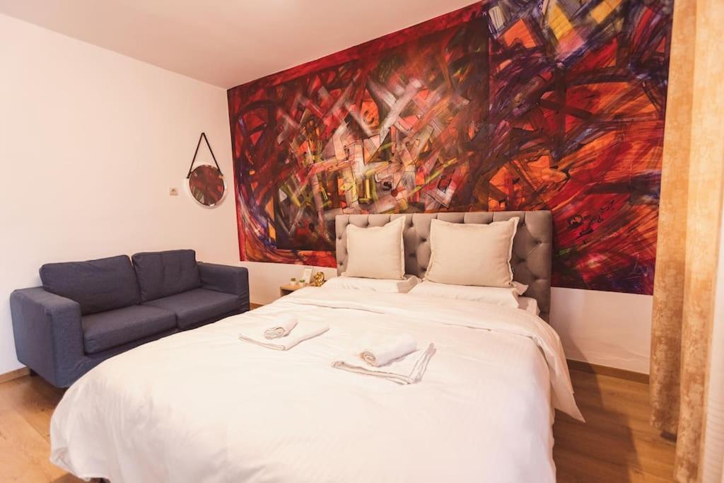 Apartment Art Myslym Shyri Tirana